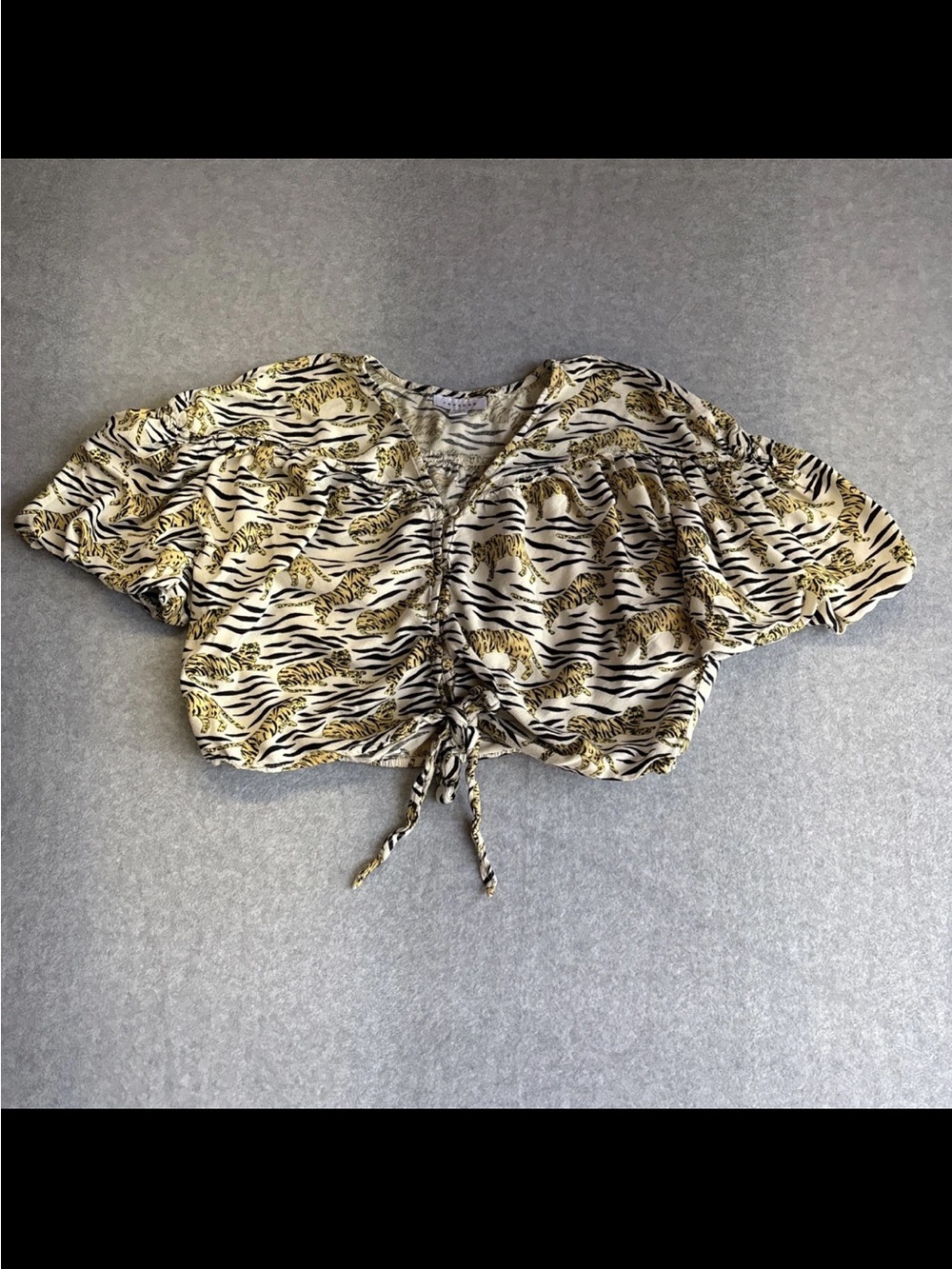 Topshop Animal Print Tie-Front Crop Top in Cream‎ and Black